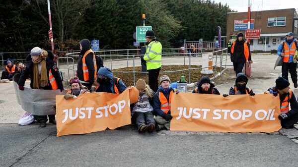 Just Stop Oil activists protest at the Esso Birmingham fuel terminal, in Birmingham - Sputnik International