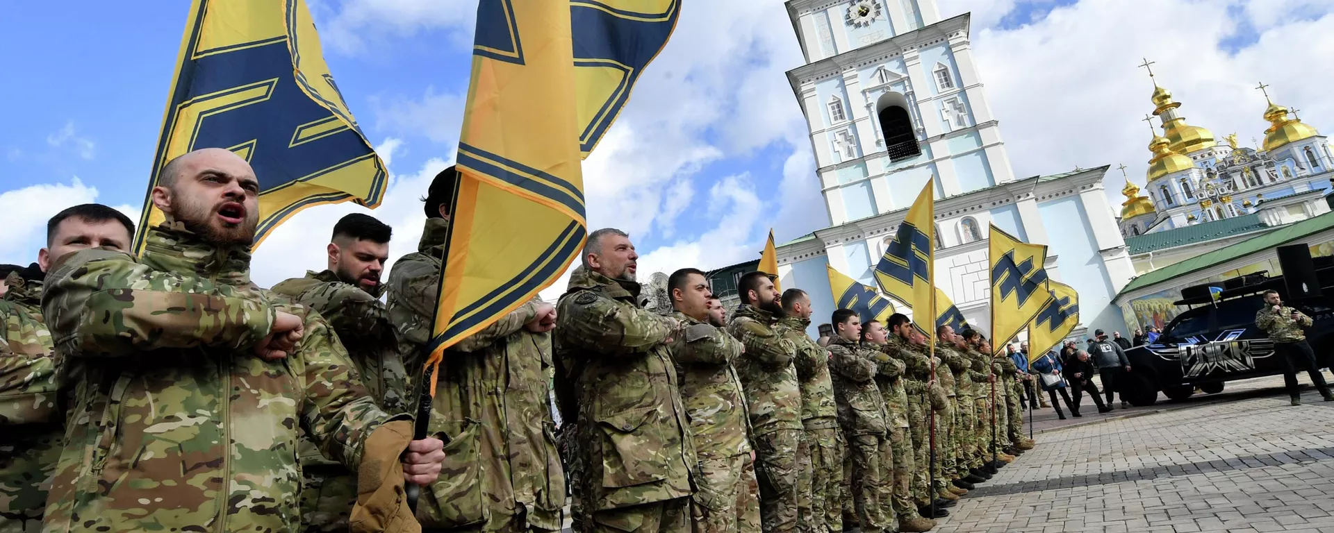 Veterans of the Azov volunteer battalion, who took part in the war in Donbass, salute during the mass rally called No surrender in Kiev on March 14, 2020. - Around fifteen thousands participants rallied despite the ban on holding mass events because of the coronavirus, demanding President Zelensky's resignation. (Photo by Sergei SUPINSKY / AFP) - Sputnik International, 1920, 11.05.2022