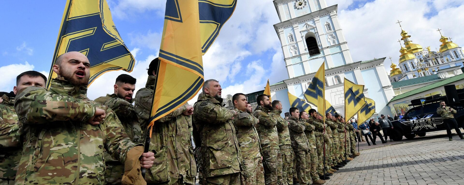 Veterans of the Azov volunteer battalion, who took part in the war in Donbass, salute during the mass rally called No surrender in Kiev on March 14, 2020. - Around fifteen thousands participants rallied despite the ban on holding mass events because of the coronavirus, demanding President Zelensky's resignation. (Photo by Sergei SUPINSKY / AFP) - Sputnik International, 1920, 11.05.2022