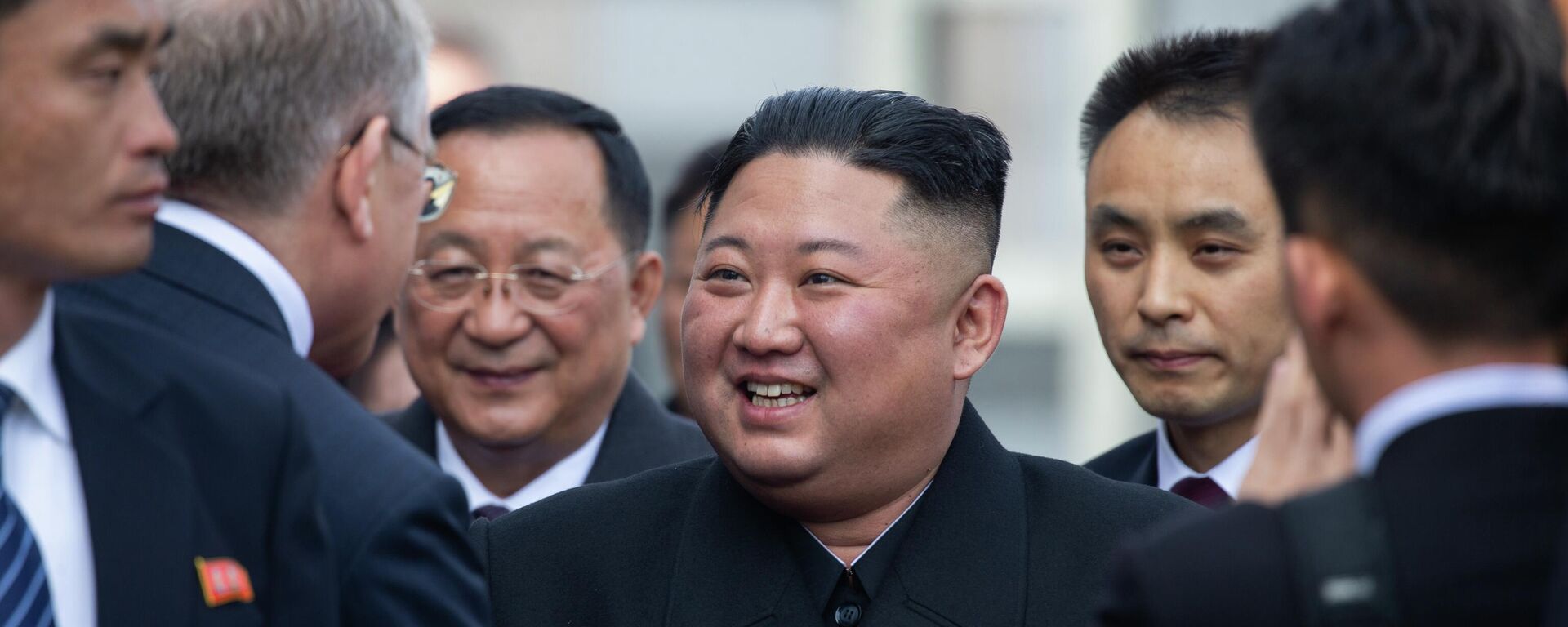 North Korea's leader Kim Jong-un smiles at a train station before departure from Vladivostok, Russia - Sputnik International, 1920, 23.06.2022