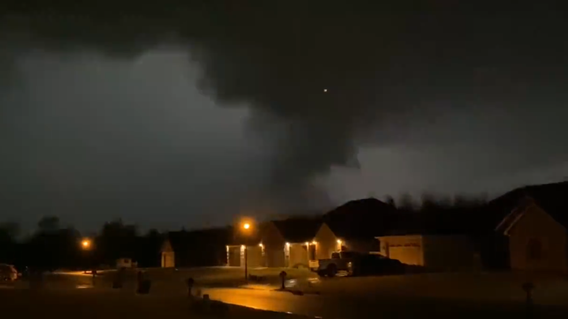 Screenshot from a video allegedly showing a tornado in Cabot, Arkansas - Sputnik International, 1920, 12.04.2022