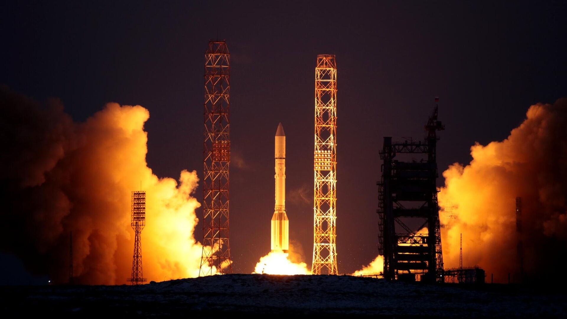 Launch of the Proton-M carrier rocket with the Breeze-M upper stage and the Express-AMU3 and Express-AMU7 spacecraft from the launch complex of the Baikonur cosmodrome. - Sputnik International, 1920, 17.11.2022