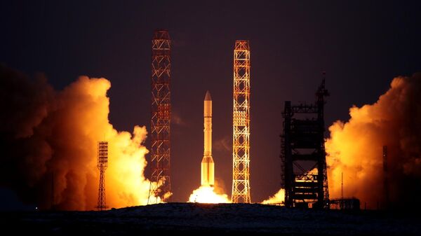 Launch of the Proton-M carrier rocket with the Breeze-M upper stage and the Express-AMU3 and Express-AMU7 spacecraft from the launch complex of the Baikonur cosmodrome. - Sputnik International