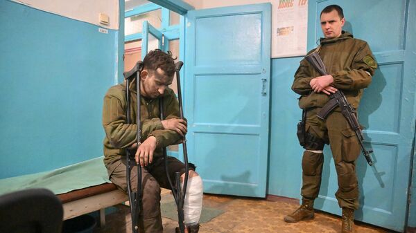 A serviceman of the Armed Forces of Ukraine, who surrendered in Mariupol, in the Novoazovsky Central District Hospital. Hospital doctors provided medical assistance to the prisoner. - Sputnik International