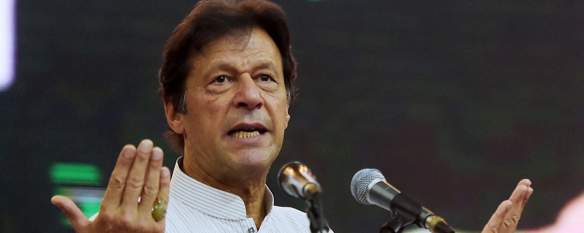 (FILES) This file photo taken on June 30, 2018 shows Pakistani cricketer-turned-politician and then-head of the Pakistan Tehreek-i-Insaf (PTI), Imran Khan, gesturing as he delivers a speech during an election campaign rally in Islamabad - Sputnik International, 1920, 14.04.2022