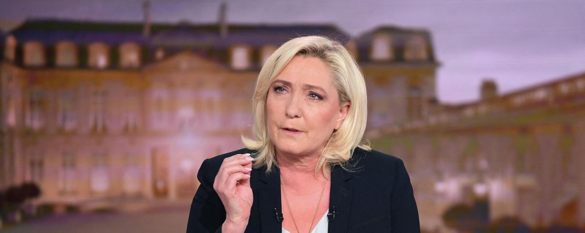 French far-right party Rassemblement National (RN) presidential candidate Marine Le Pen takes part in the evening news broadcast of French TV channel TF1, in Boulogne-Billancourt, outside Paris, on April 12, 2022. - Sputnik International, 1920, 19.04.2022