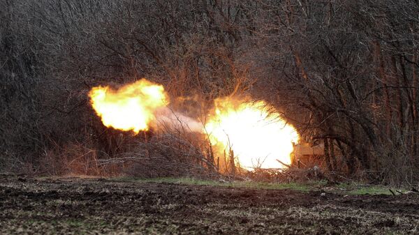 Ukrainian artillery shells Russian troops' position on the front line near Lysychansk in the Lugansk region on April 12, 2022. - Sputnik International