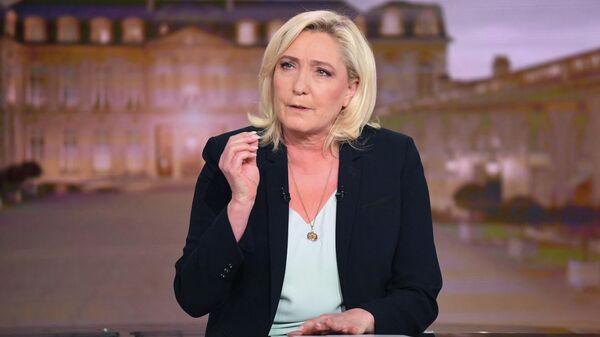 Marine Le Pen takes part in the evening news broadcast of French TV channel TF1, in Boulogne-Billancourt, outside Paris, on April 12, 2022 - Sputnik International