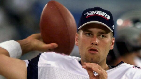  In this Aug. 4, 2000, file photo, New England Patriots backup quarterback Tom Brady warms up on the sidelines before an NFL football game against the Detroit Lions at the Silverdome in Pontiac, Mich. - Sputnik International