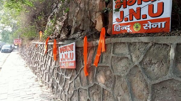 Hindu Sena  put up posters with text reading Bhagwa (saffron) JNU. - Sputnik International
