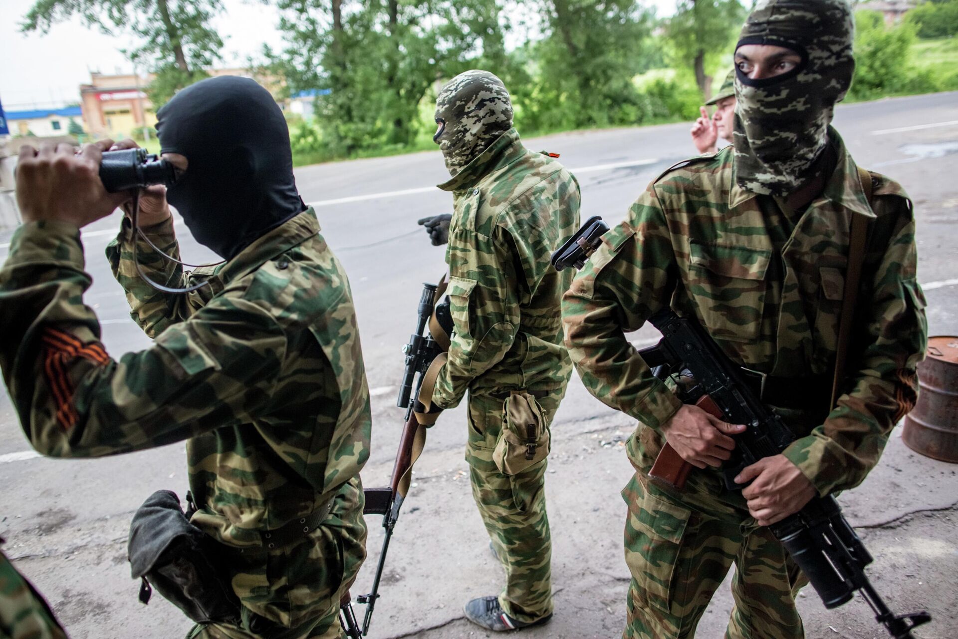 Donbass People's Militia fighters take part in fighting in the village of Semyonovka outside Slavyansk. May 2014. - Sputnik International, 1920, 16.04.2022
