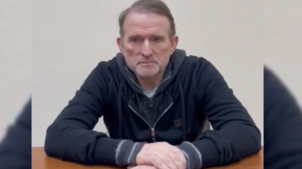 Screengrab from Ukrainian Security Services video of detained Ukrainian opposition figure Viktor Medvedchuk reading a prepared text asking to be exchanged for Ukrainian troops and civilians in Mariupol. - Sputnik International