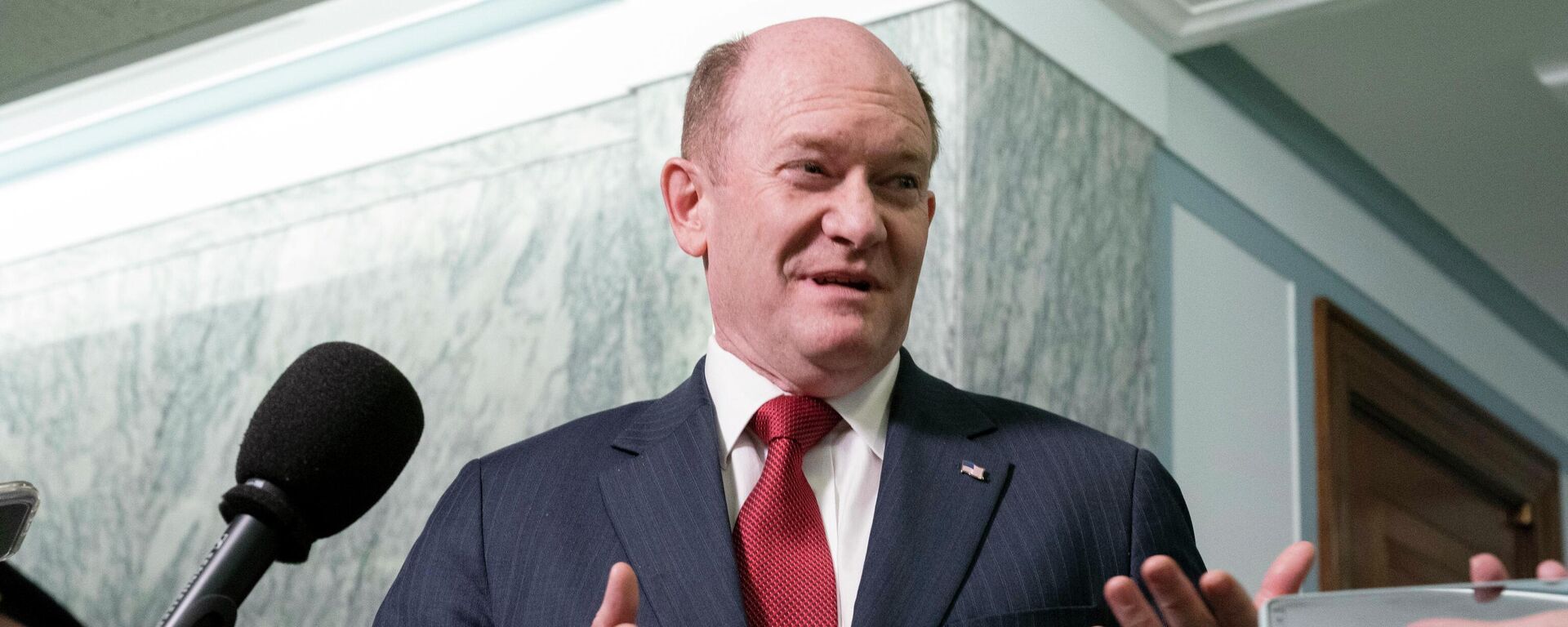Sen. Chris Coons, D-Del., speaks to reporters after a break during the nomination hearing of Supreme Court nominee Ketanji Brown Jackson, during the third day of her confirmation hearing before the Senate Judiciary Committee, on Capitol Hill, Wednesday, March 23, 2022, in Washington. - Sputnik International, 1920, 18.04.2022