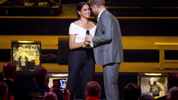 The Duke and Duchess of Sussex, Prince Harry (R) and his wife, Meghan Markle (L) attend the opening ceremony of The Invictus Games in The Hague on April 16, 2022 - Sputnik International