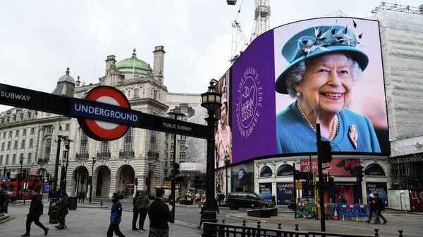 Images of Britain's Queen Elizabeth II are displayed on the big digital screens at Piccadilly Circus in central London on February 6, 2022, to mark the start of Her Majesty's Platinum Jubilee Year - Sputnik International