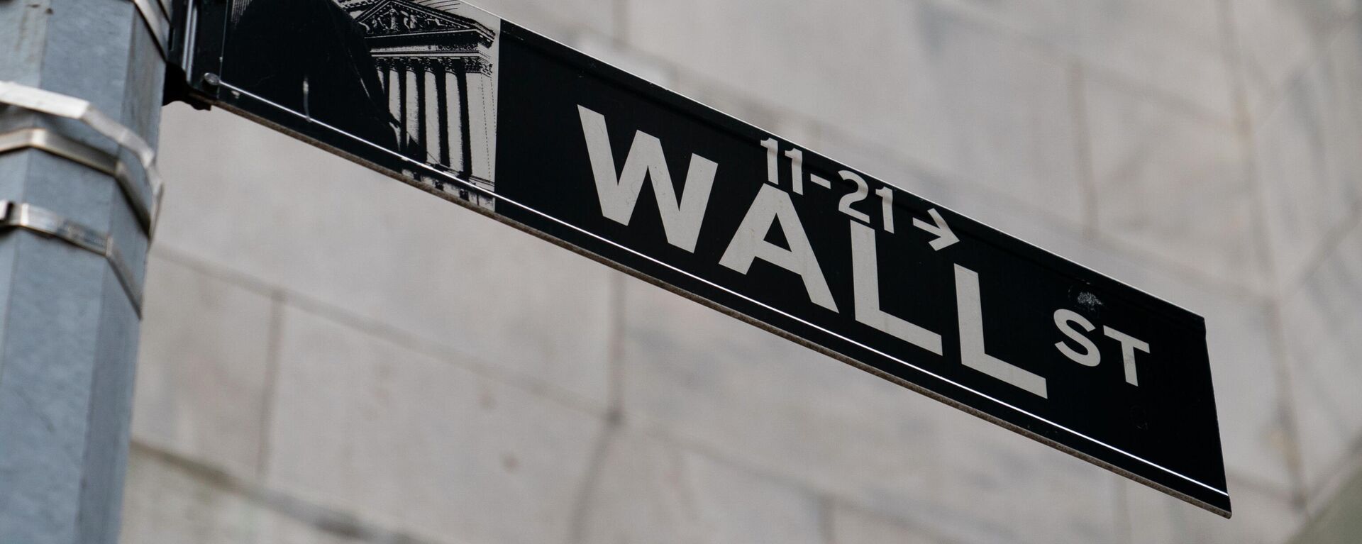 A Wall Street sign is shown in the Financial District, Wednesday, Oct. 13, 2021, in the Manhattan borough of New York. - Sputnik International, 1920, 30.06.2022
