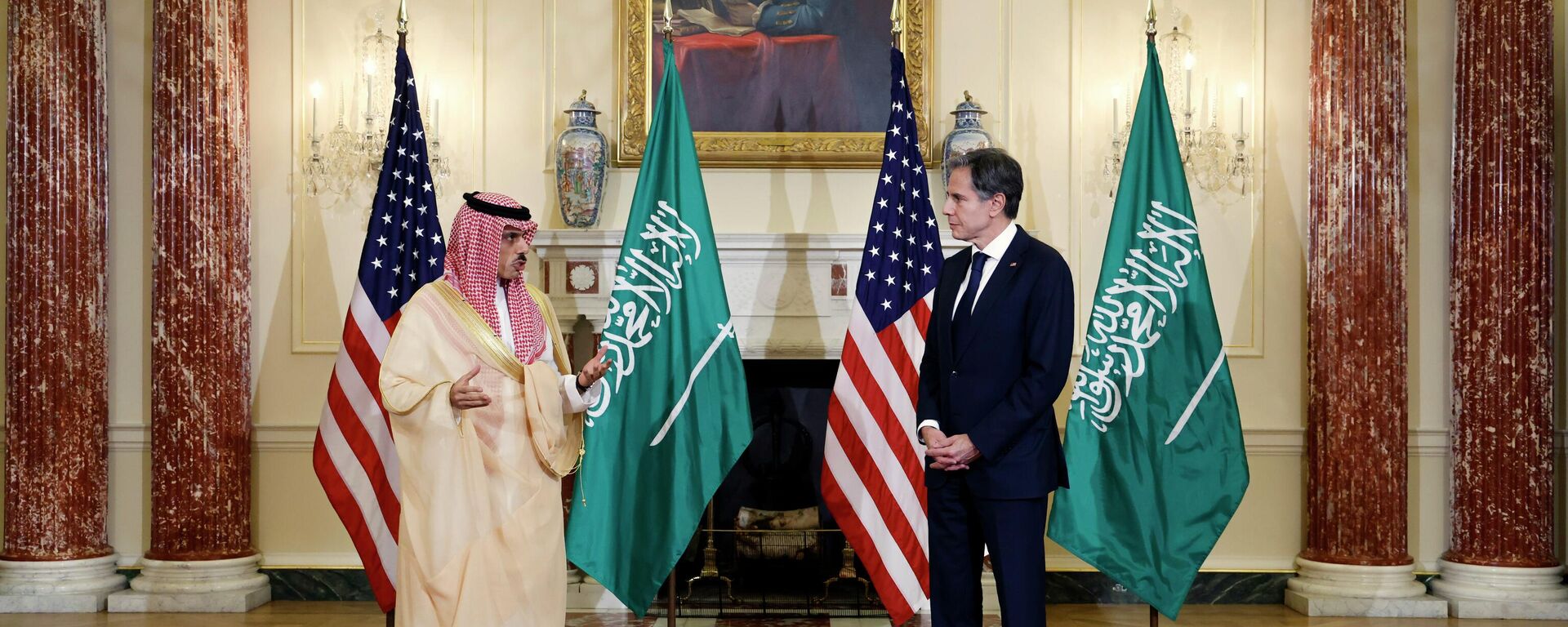 Secretary of State Antony Blinken and Saudi Foreign Minister Prince Faisal Bin Farhan Al Saud speak to reporters at the State Department in Washington, Thursday, Oct. 14, 2021. - Sputnik International, 1920, 19.04.2022