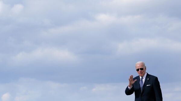President Joe Biden waves to members of the press as he walks to a motorcade vehicle after stepping off Air Force One, Tuesday, April 19, 2022, at Andrews Air Force Base, Md. Biden is returning to Washington after promoting his infrastructure agenda in New Hampshire. - Sputnik International