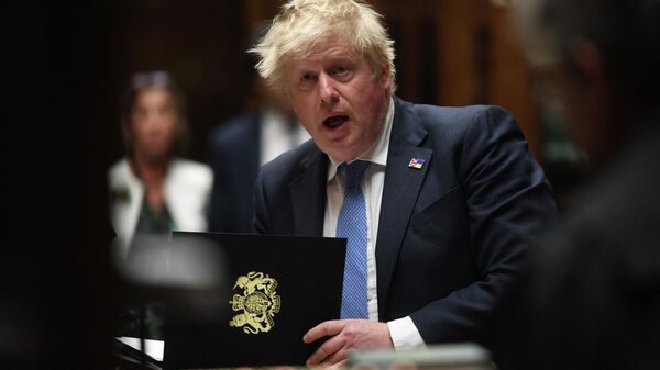 A handout photograph released by the UK Parliament shows Britain's Prime Minister Boris Johnson apologizing to MPs for the partygate fine at the House of Commons, in London, on April 19, 2022 - Sputnik International