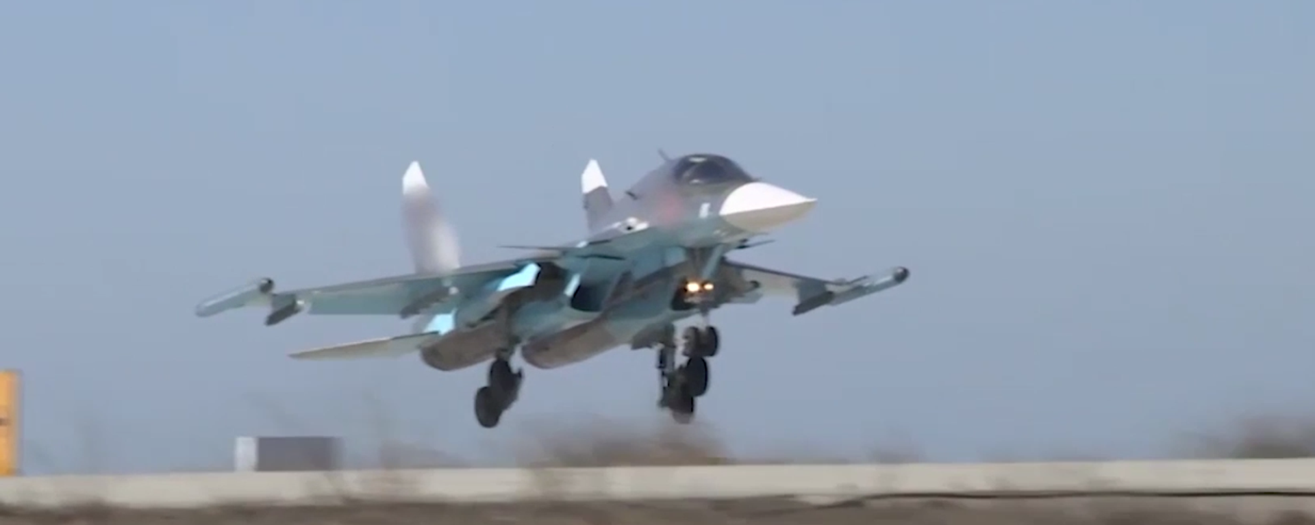 The Russian Defence Ministry has published footage of an Su-34 strike against fortified facilities of Ukrainian nationalists - Sputnik International, 1920, 20.04.2022