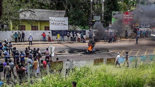 Протестующие блокируют дорогу в Рамбуккане, Шри-Ланка - Sputnik International