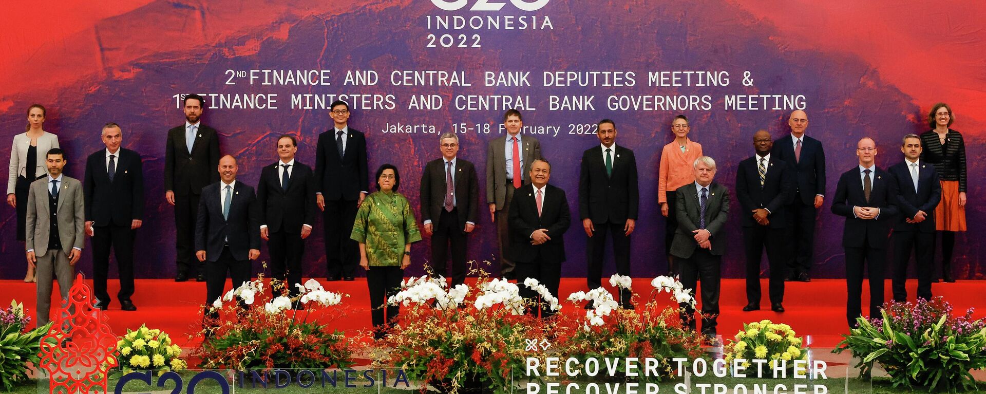 United Arab Emirates' Finance Minister Mohamed Al Hussaini, front row from left, Australia's Treasurer Josh Frydenberg, Indonesian Finance Minister Sri Mulyani, Indonesia's Central Bank Governor Perry Warjiyo, Italy's Central Bank Senior Deputy Governor Luigi Federico Signorini, Chairman of Financial Stability Board (FSB) Klaas Knot and other delegates pose for a photo during the G20 Finance Ministers and Central Bank Governors Meeting in Jakarta, Indonesia, Thursday, Feb. 17, 2022.  - Sputnik International, 1920, 20.04.2022