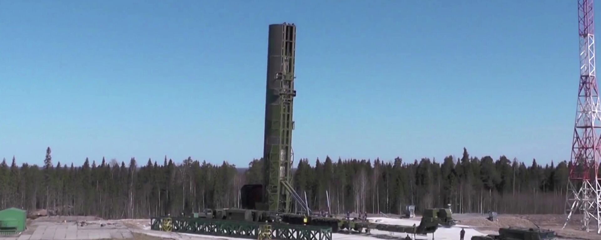 Loading a ballistic missile Sarmat before launch during testing. Screenshot of a video provided by the RF Ministry of Defense. - Sputnik International, 1920, 22.09.2022