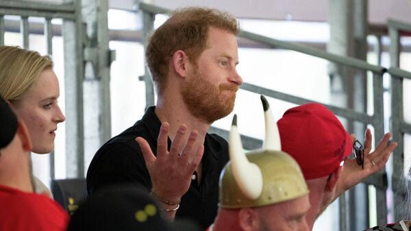 Prince Harry, Duke of Sussex, seated with Danish fans, watches the archery competition at the Invictus Games in The Hague, Netherlands, Sunday, April 17, 2022 - Sputnik International