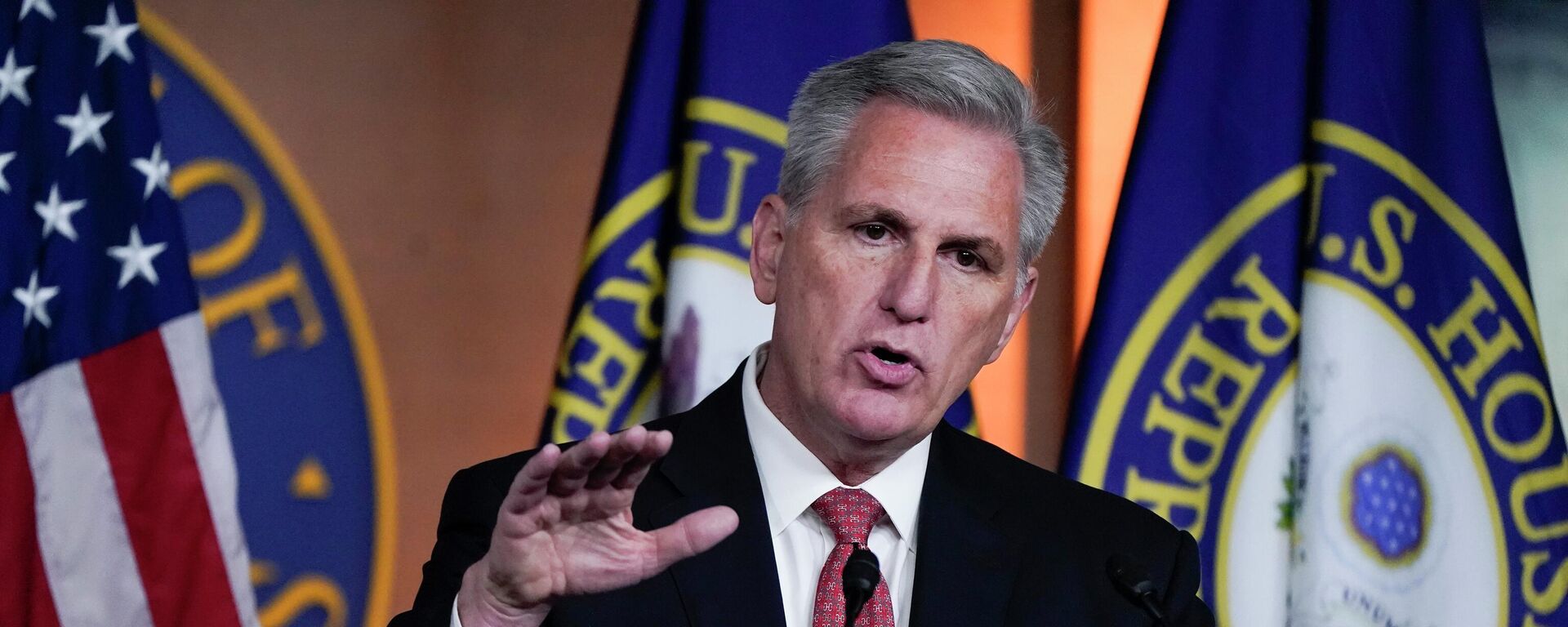 House Minority Leader Kevin McCarthy, R-Calif., responds to reporters at the Capitol in Washington, Friday, Dec. 3, 2021. House Republican leader Kevin McCarthy told other GOP lawmakers shortly after the Jan. 6, 2021, Capitol insurrection that he would urge then-President Donald Trump to resign, according to an audio recording posted Thursday night, April 21, 2022 by The New York Times. (AP Photo/J. Scott Applewhite, File) - Sputnik International, 1920, 22.04.2022