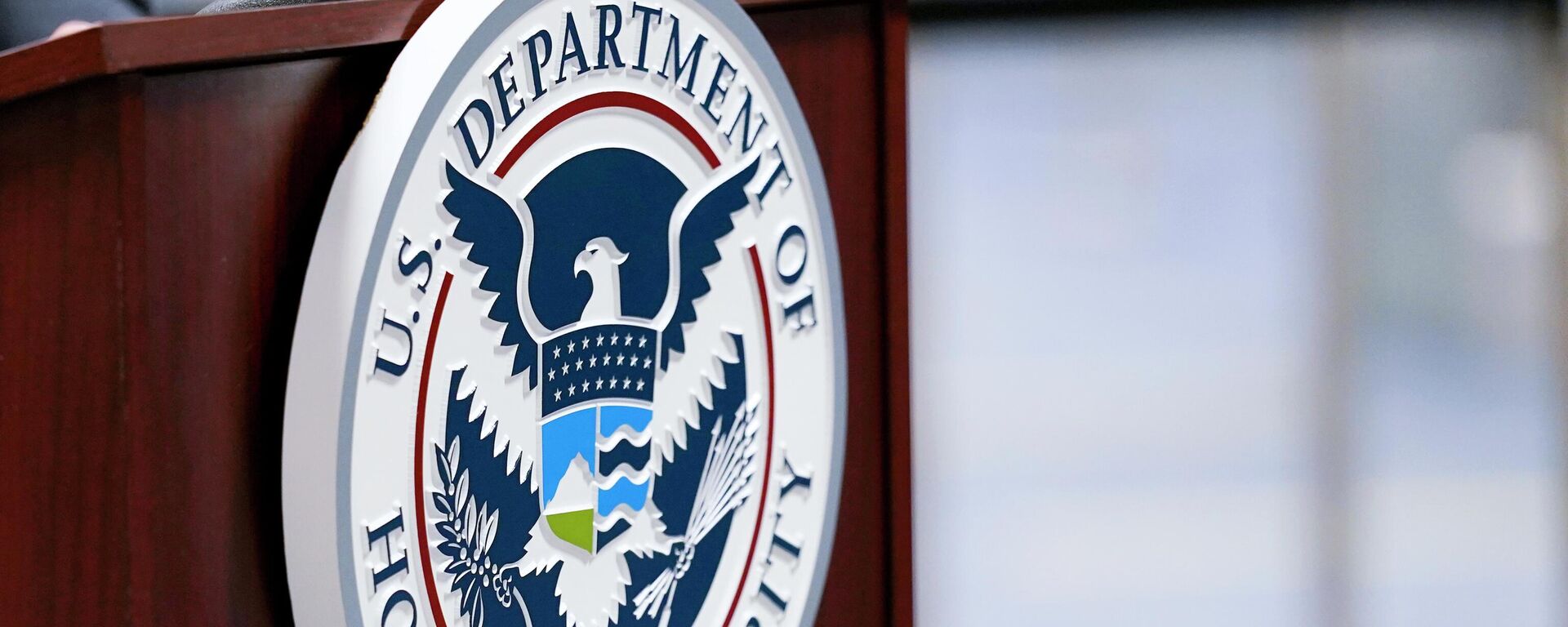 A U.S. Department of Homeland Security plaque is displayed a podium as international passengers arrive at Miami international Airport where they are screened by U.S. Customs and Border Protection, Nov. 20, 2020, in Miami - Sputnik International, 1920, 19.05.2022