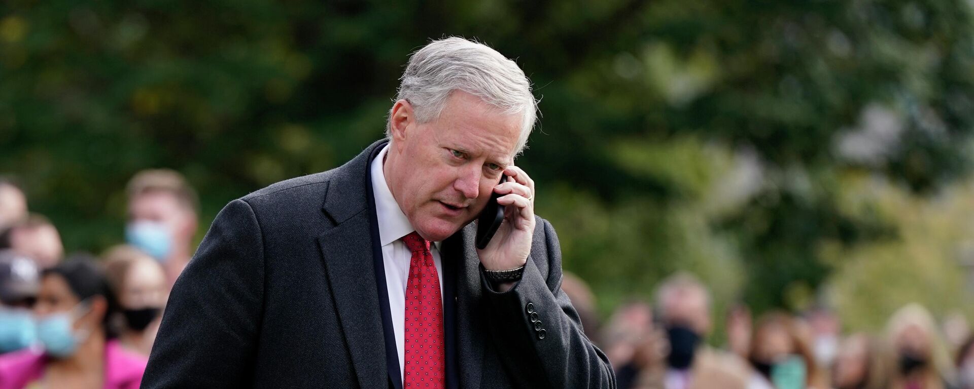 White House chief of staff Mark Meadows speaks on a phone on the South Lawn of the White House in Washington, on Oct. 30, 2020. The House committee investigating the Jan. 6 Capitol insurrection has issued almost three dozen subpoenas as it aggressively seeks information about the origins of the attack and what former President Donald Trump did — or didn’t do — to stop it. The panel is exploring several paths simultaneously. - Sputnik International, 1920, 23.04.2022