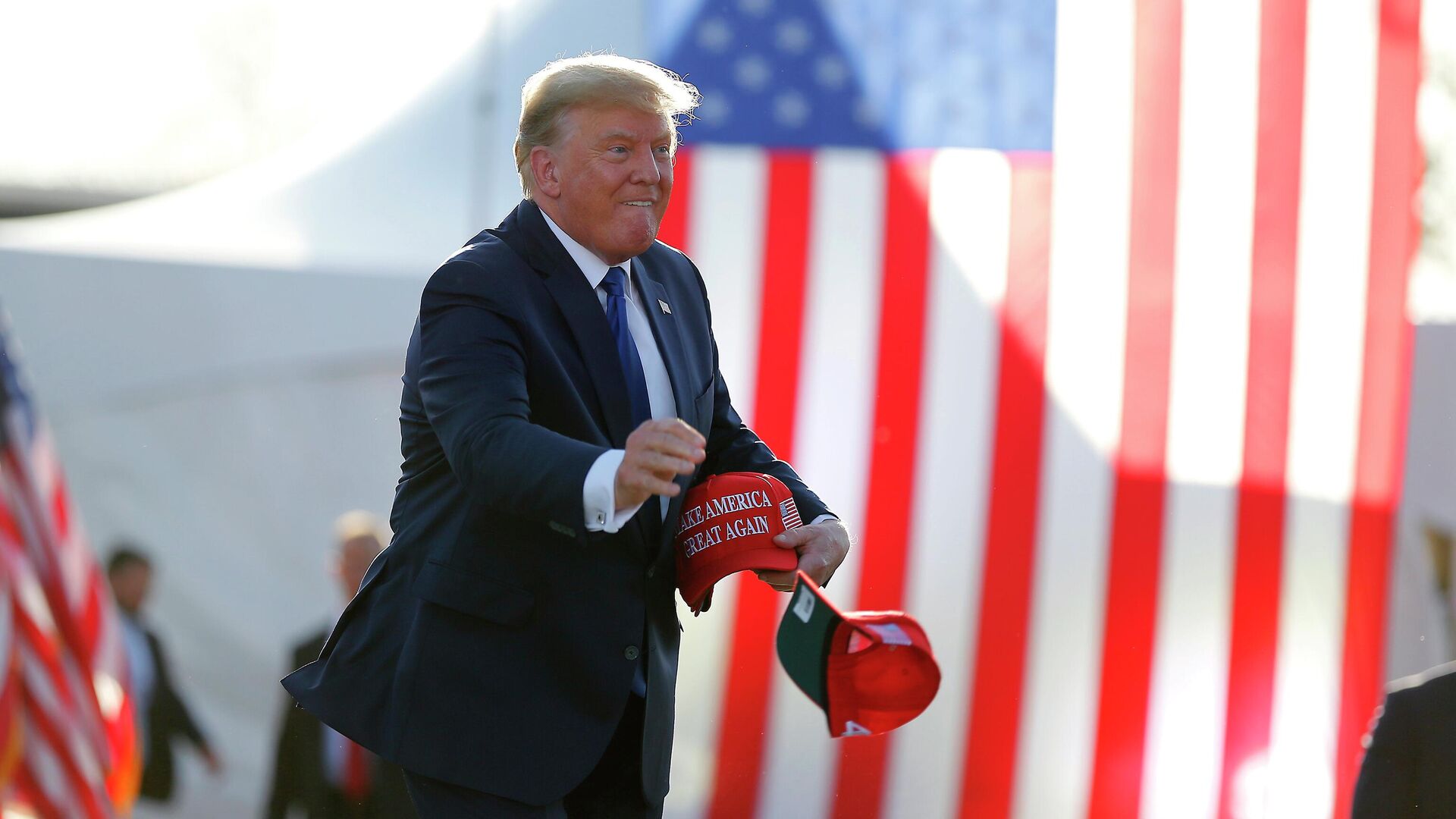 Former President Donald Trump is introduced at a rally at the Delaware County Fairgrounds, Saturday, April 23, 2022, in Delaware, Ohio, to endorse Republican candidates ahead of the Ohio primary on May 3.  - Sputnik International, 1920, 14.07.2022