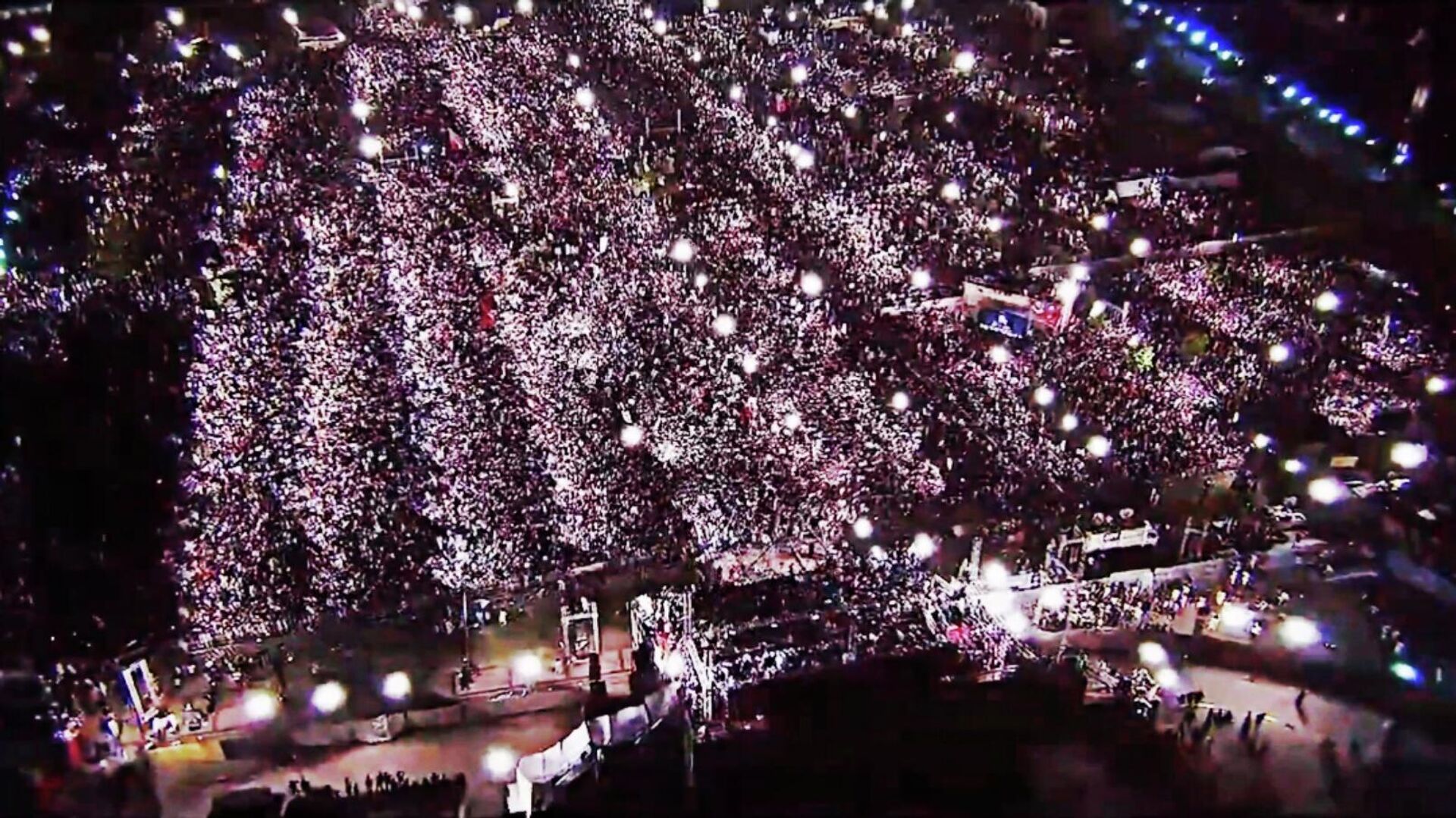 Former Prime Minister Imran Khan holds a massive rally in Pakistan's eastern city of Lahore on 21 April 2022. - Sputnik International, 1920, 24.04.2022