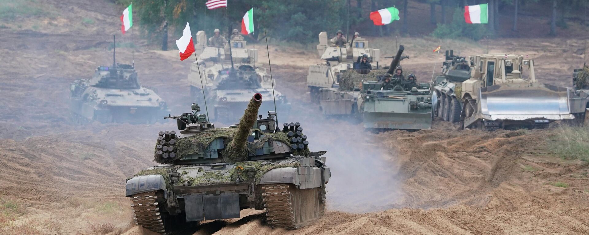 Military vehicles and tanks of Poland, Italy, Canada and United States roll during the NATO military exercises ''Namejs 2021'' at a training ground in Kadaga, Latvia, on Monday, Sept. 13, 2021. - Sputnik International, 1920, 11.09.2023