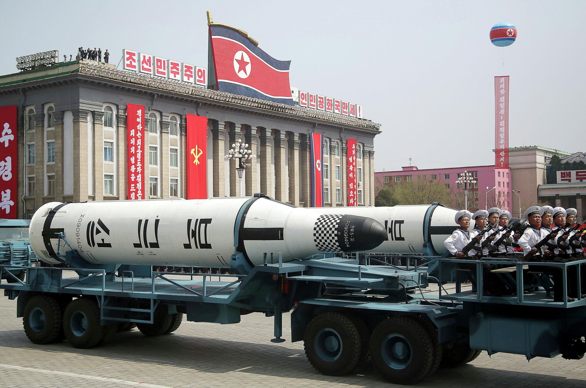 A submarine-launched ballistic missile is displayed in Kim Il Sung Square during a military parade in Pyongyang, North Korea, April 15, 2017, to celebrate the 105th birth anniversary of Kim Il Sung, the country's late founder and grandfather of current ruler Kim Jong Un.  - Sputnik International, 1920, 10.07.2022