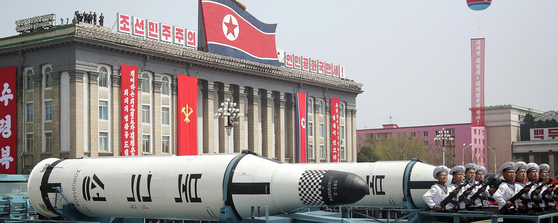 A submarine-launched ballistic missile is displayed in Kim Il Sung Square during a military parade in Pyongyang, North Korea, April 15, 2017, to celebrate the 105th birth anniversary of Kim Il Sung, the country's late founder and grandfather of current ruler Kim Jong Un.  - Sputnik International, 1920, 20.12.2022
