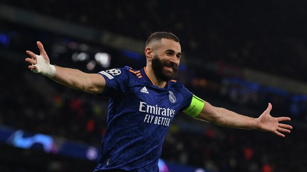 Real Madrid's French striker Karim Benzema celebrates after scoring a penalty kick and his team third goal during the UEFA Champions League semi-final first leg football match between Manchester City and Real Madrid, at the Etihad Stadium, in Manchester, on April 26, 2022 - Sputnik International