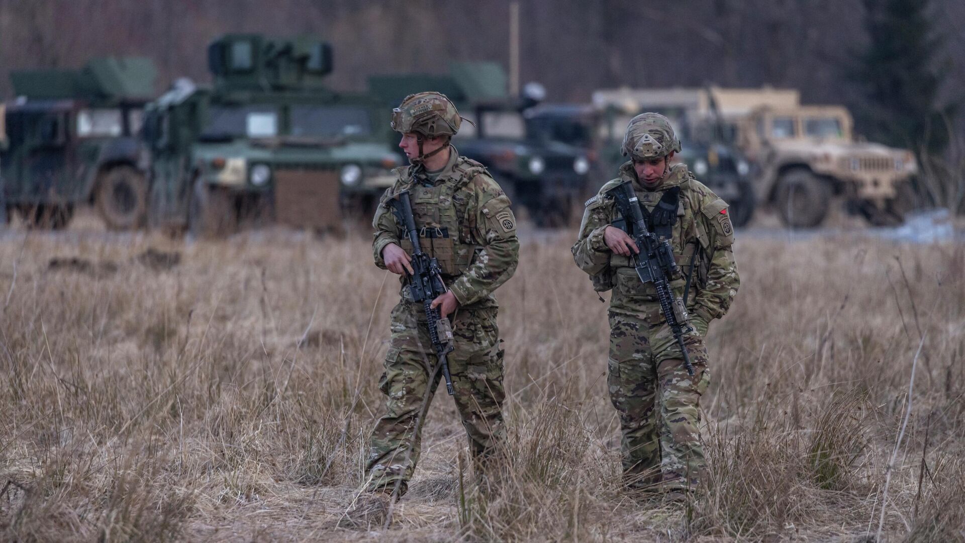 US soldiers are seen near a military camp in Arlamow, southeastern Poland, near the border with Ukraine, on March 3, 2022 - Sputnik International, 1920, 28.05.2022