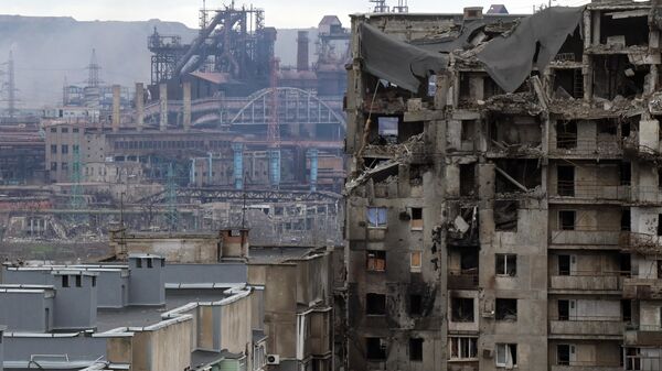 A destroyed house near the Azovstal plant in Mariupol. - Sputnik International