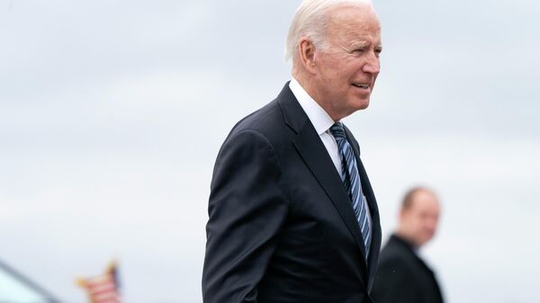 President Joe Biden responds to a reporter as he boards Air Force One at Minneapolis-St. Paul International Airport after attending the memorial service for former Vice President Walter Mondale, Sunday, May 1, 2022, in Minneapolis. - Sputnik International