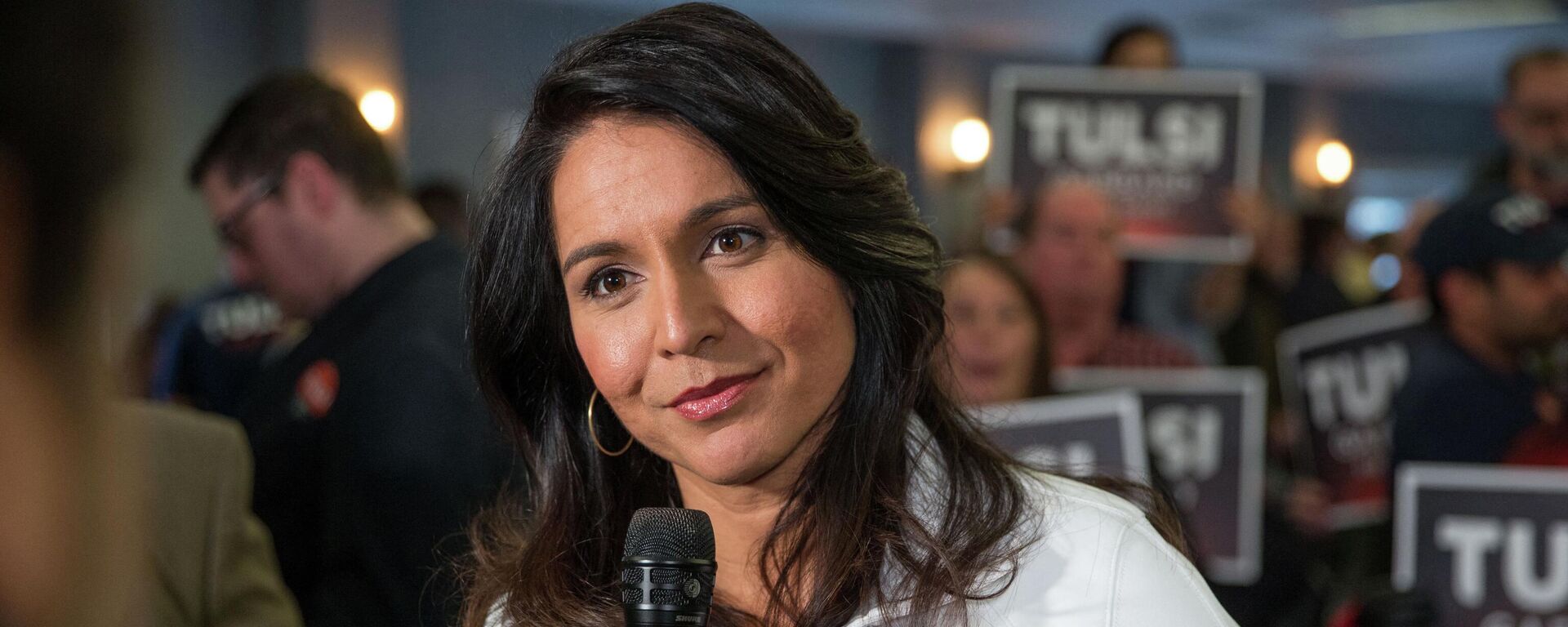 Democratic presidential candidate Rep. Tulsi Gabbard (D-HI) answers media questions following a campaign event on February 9, 2020 in Portsmouth, New Hampshire - Sputnik International, 1920, 02.05.2022