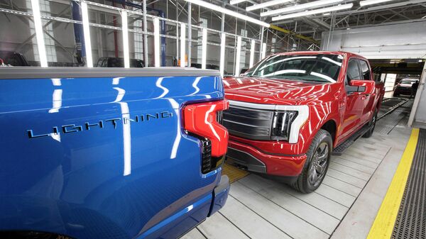 Ford F-150 Lightning pickup trucks are shown at the Ford Rouge Electric Vehicle Center on April 26, 2022 in Dearborn, Michigan.  - Sputnik International