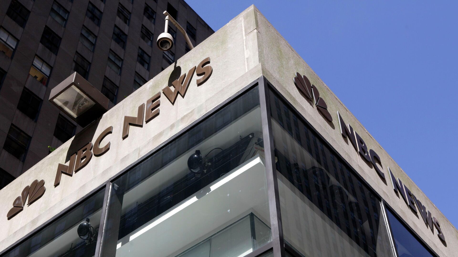 NBC News logos adorn the Today television show studio in New York's Rockefeller Center Wednesday, July 15, 2009.  - Sputnik International, 1920, 02.05.2022