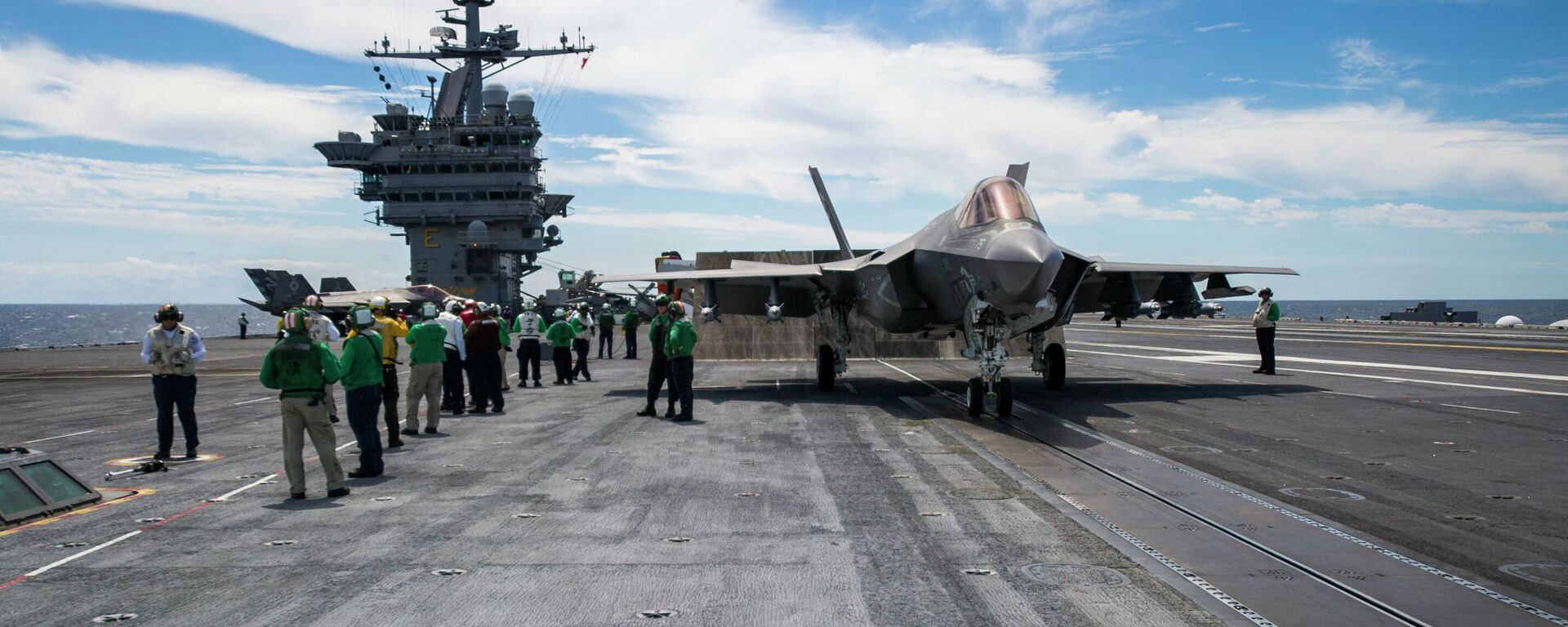 An F-35C Lightning II carrier variant, assigned to the Salty Dogs of Air Test and Evaluation Squadron (VX) 23, waits to launch on the flight deck of the aircraft carrier USS George Washington (CVN 73). VX-23 is conducting its third and final developmental test (DT-III) phase aboard George Washington in the Atlantic Ocean. The F-35C is expected to be Fleet operational in 2018.  - Sputnik International, 1920, 05.01.2024