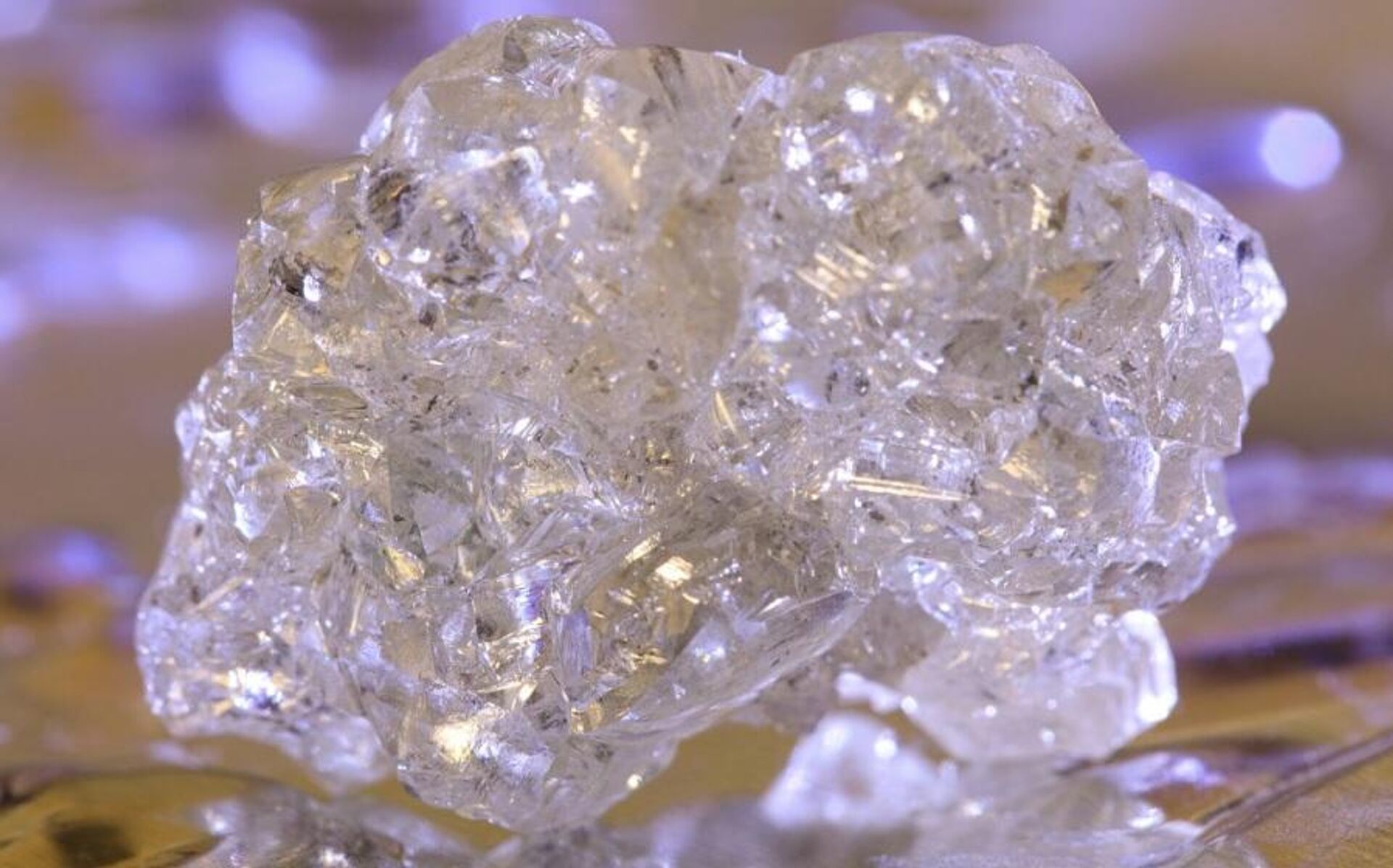 Cloud-shaped diamond extracted in Russia's Arkhangelsk region, April 2022 - Sputnik International, 1920, 03.05.2022