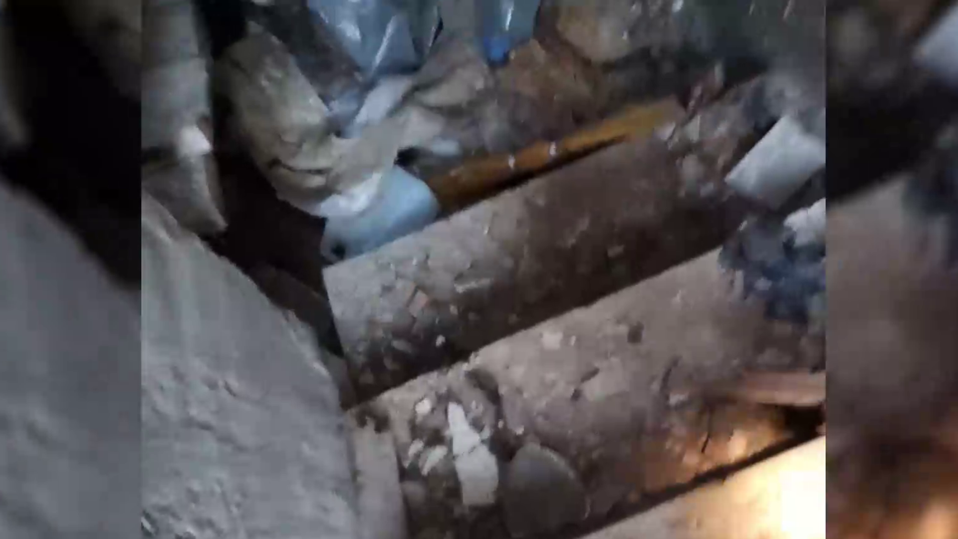 Still from grizzly video of torture chamber near Kherson, Ukraine containing body of what Russian investigators fear is a Russian servicemen tortured to death by Ukrainian troops or nationalist formations. - Sputnik International, 1920, 03.05.2022
