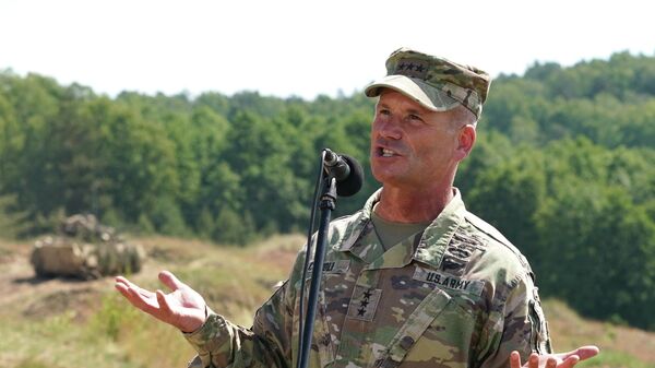 General Christopher Cavoli, European Commander of the US Army talks to soldiers during the so-called Defender-Europe 20 joint military exercise at Drawsko Pomorskie training grounds in Poland on June 17, 2020. - Sputnik International