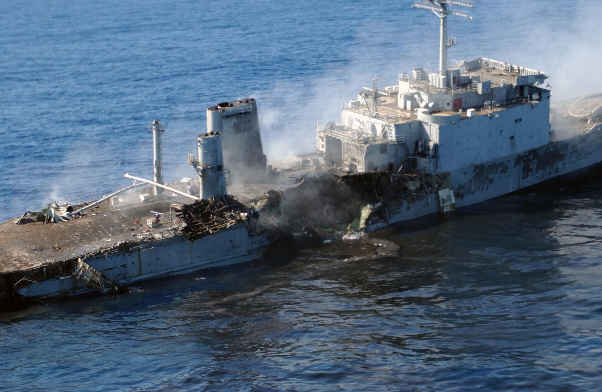 The USS SCHENECTADY, a 522-foot tank landing ship that was decommissioned in 1993, lists after being struck by seven 2,000lb Joint Defense Attack Munitions (JDAM) missiles during exercise Resultant Fury at the Pacific Missile Range Facility off the Island of Kauai, Hawaii, on Nov. 23, 2004. (USAF Photo by Tech. Sgt. Richard Freeland) (Released) Location: KAUAI, HAWAII (HI) UNITED STATES OF AMERICA (USA) - Sputnik International, 1920, 03.05.2022