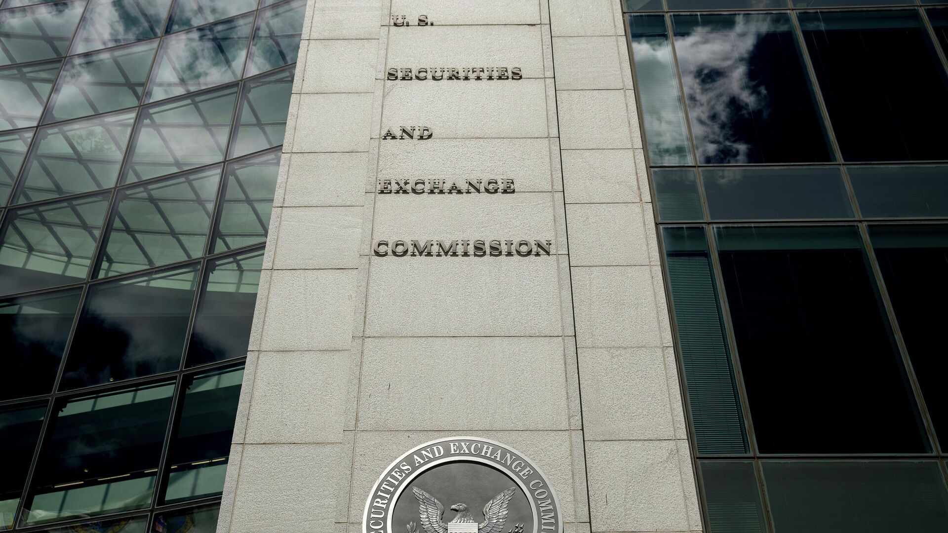 The U.S. Securities and Exchange Commission building in Washington is seen on Aug. 5, 2017. - Sputnik International, 1920, 03.05.2022