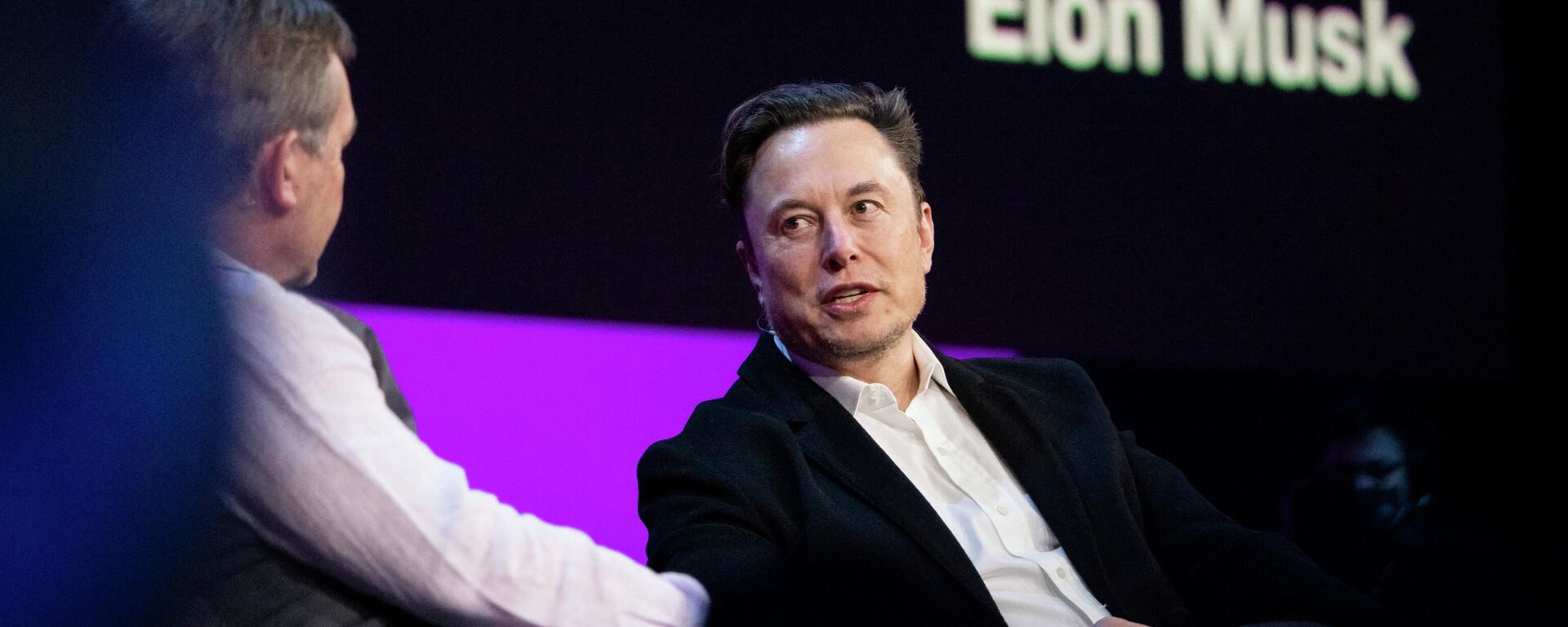 This handout image released by TED Conferences shows Tesla chief Elon Musk (R) speaking with head of TED Chris Anderson at the TED2022: A New Era conference in Vancouver, Canada, April 14, 2022. - Sputnik International, 1920, 04.05.2022